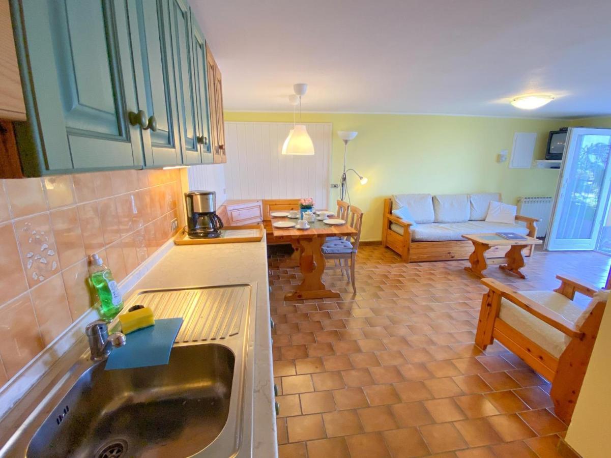 Bellavista A Garten Appartement Mit Pool Colico Εξωτερικό φωτογραφία