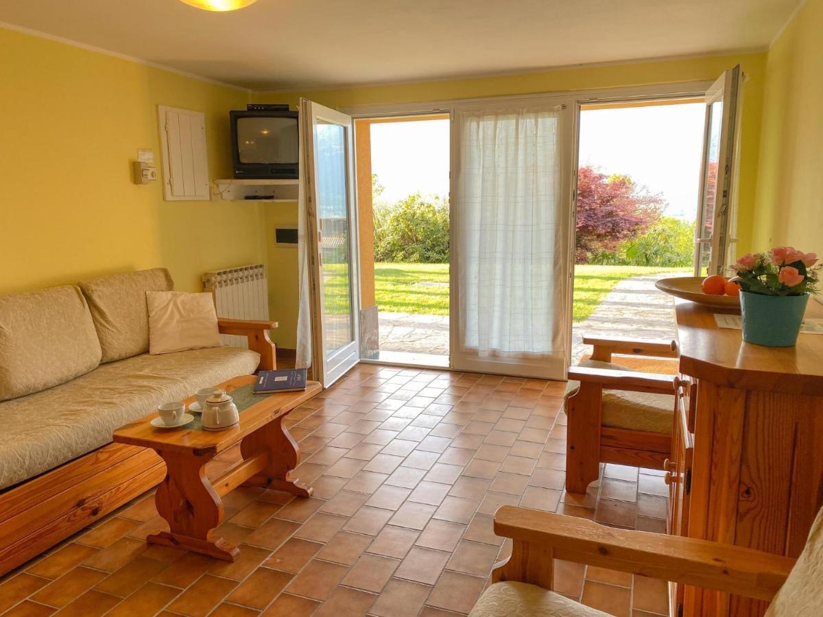 Bellavista A Garten Appartement Mit Pool Colico Εξωτερικό φωτογραφία